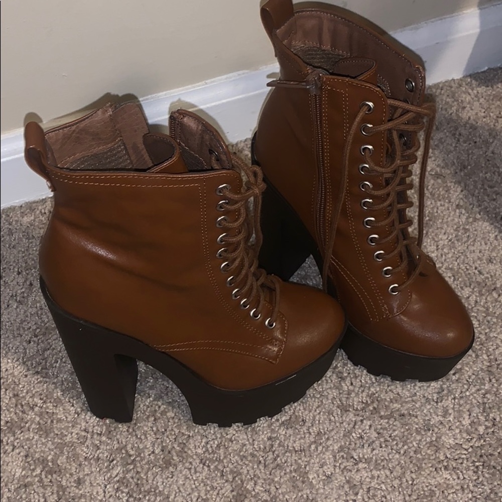Platform lace boots